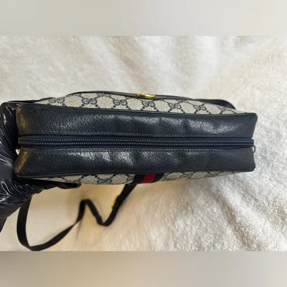 🚨SOLD🚨Gucci Vintage GG Monogram Supreme Sherry Web Ophidia Camera Shoulder Bag. - Picture 10 of 16